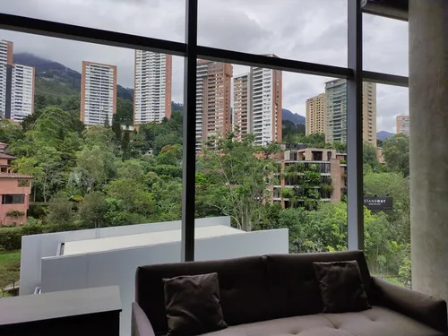 Oficina En Arriendo Ubicada En El Poblado Sector Los Naranjos (24246).