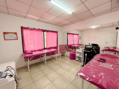 Venta De Oficina En Excelente Ubicación, En Plaza Canning