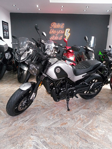 Benelli Leoncino 500 Modelo 2021 Con 12.000kms