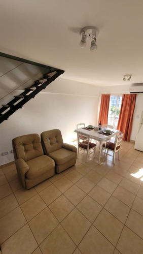Imagen 2 de 14 de Alquiler Por Dia, Departamento Tipo Duplex En Moron, 2 Amb. Para 2 Personas, Excelente Ubicación