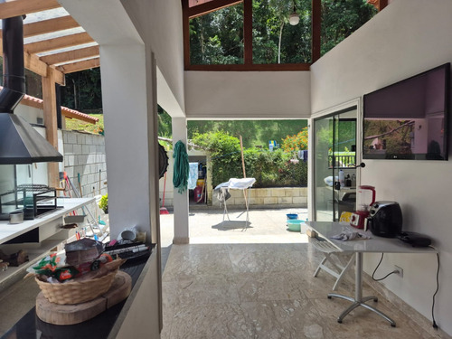 Linda Casa! Com 3 Quartos Suites À Venda, 200 Metros Quadrados