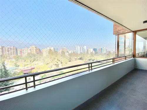 Vista Despejada / Parque Araucano