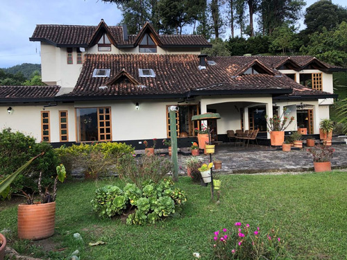 Lujosa Casa Finca En Venta Con Excelente Ubicación En Guarne Antioquia