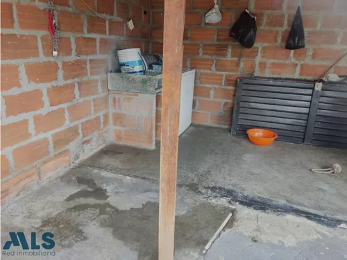 Casa De Tres Niveles Con Futura Ampliación.(mls#244633)