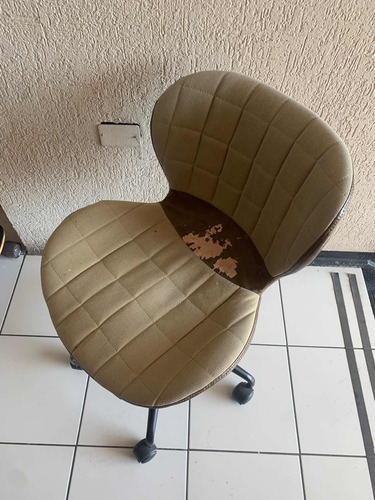 Silla Escritorio Buen Estado Con Detalles En Tela