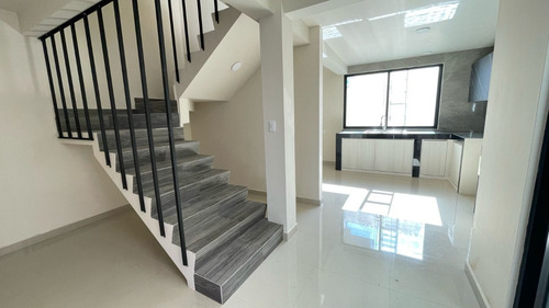 Casa Moderna Nueva En Venta, De Tres Niveles, En Hacienda Barbabosa, A 5 Min De C.u. Y De La Estación Del Tren, A 15 Min Del Centro De Toluca Y De Metepec