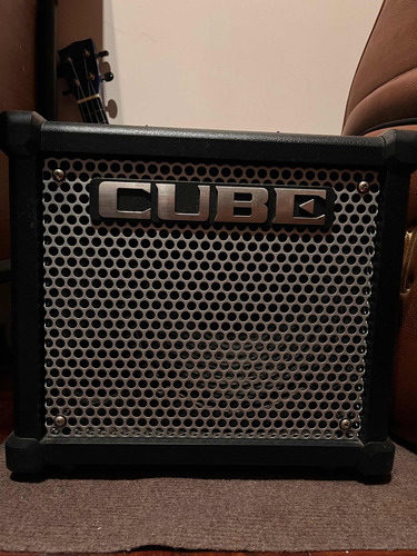 Amplificador Roland Cube