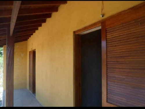 Casa Com 2 Dormitórios, Sala, Cozinha, Banheiro Garagem Para