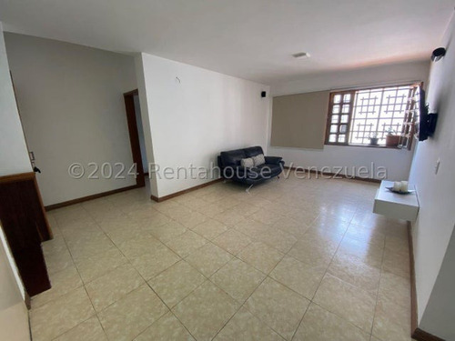 Venta De Imponente Casa Santa Paula