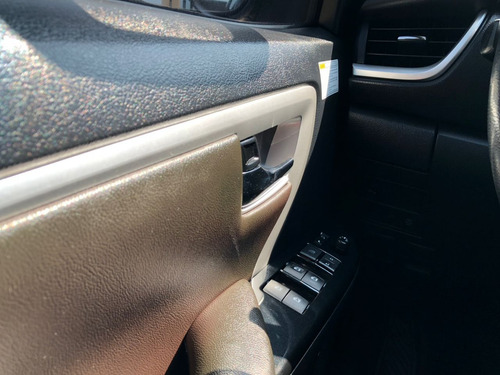 Toyota Hilux SW4 4.0 SRX 4X4 7 LUGARES V6 24V GASOLINA 4P AUTOMÁTICO