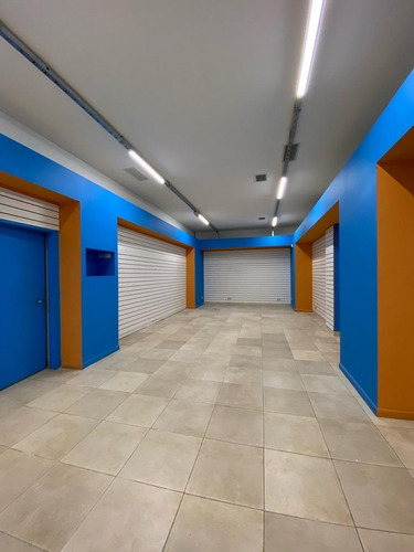 Imagen 5 de 13 de Excelente Local 200 Mts A La Calle Zona Comercial