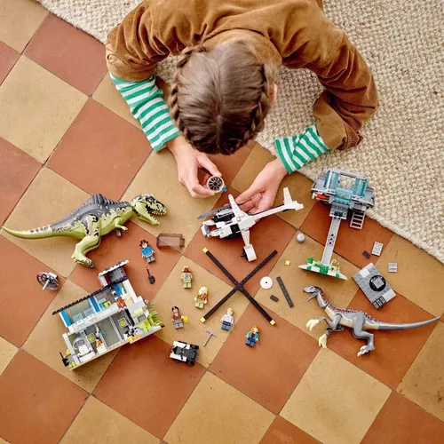 LEGO Jurassic World Ataque del Giganotosaurio y el Therizinosaurio