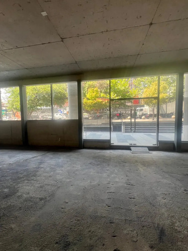 Local Comercial Con Terraza Para Habilitar En Providencia