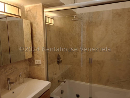 Townhouse En Alquiler, Urb. Lomas De La Trinidad
