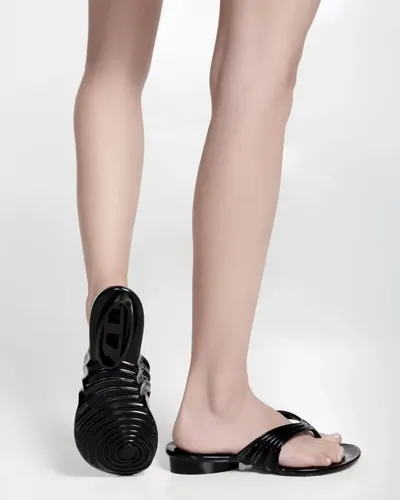 Chinelo Melissa Quantum Thong + Diesel 36151 Preto Bp733