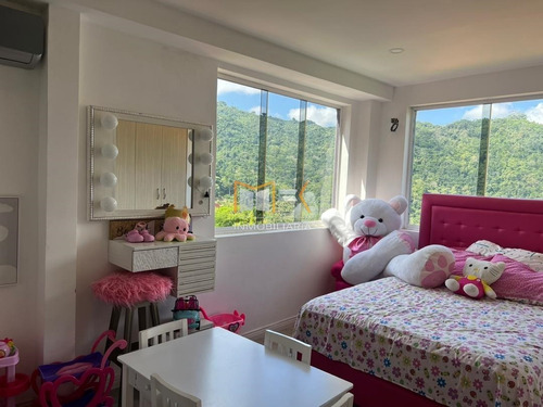 Imagen 4 de 21 de Pent House En Venta De Tres Niveles Con Terraza Hermosa Vista 04144588440