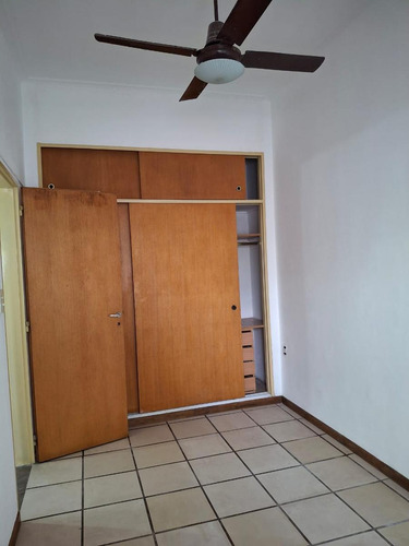 Alquiler - Casa Tipo Ph De 3 Amb, Al Frente Con Jardín Y Cochera, Beccar
