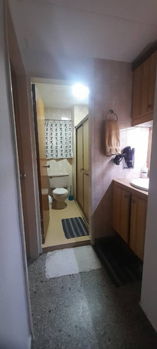 Apartamento En Venta, Los Teques Urb. Simón Bolivar 18$ Mil