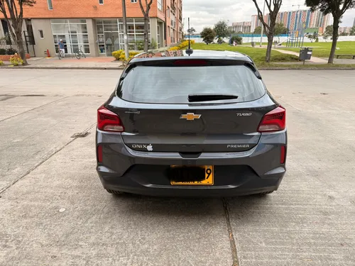 Chevrolet Onix 1.0T Premier Hatch At
