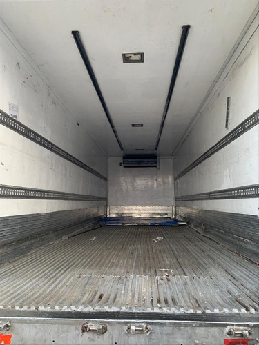 Imagem 3 de 13 de Caminhao Iveco Tector 240e25