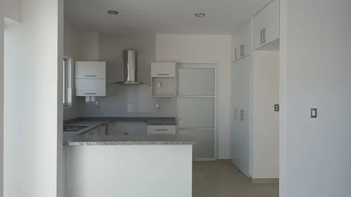 Venta De Casas En El Encino, Pasillo Lateral, Estudio O 4ta Rec En Pb, Lujo