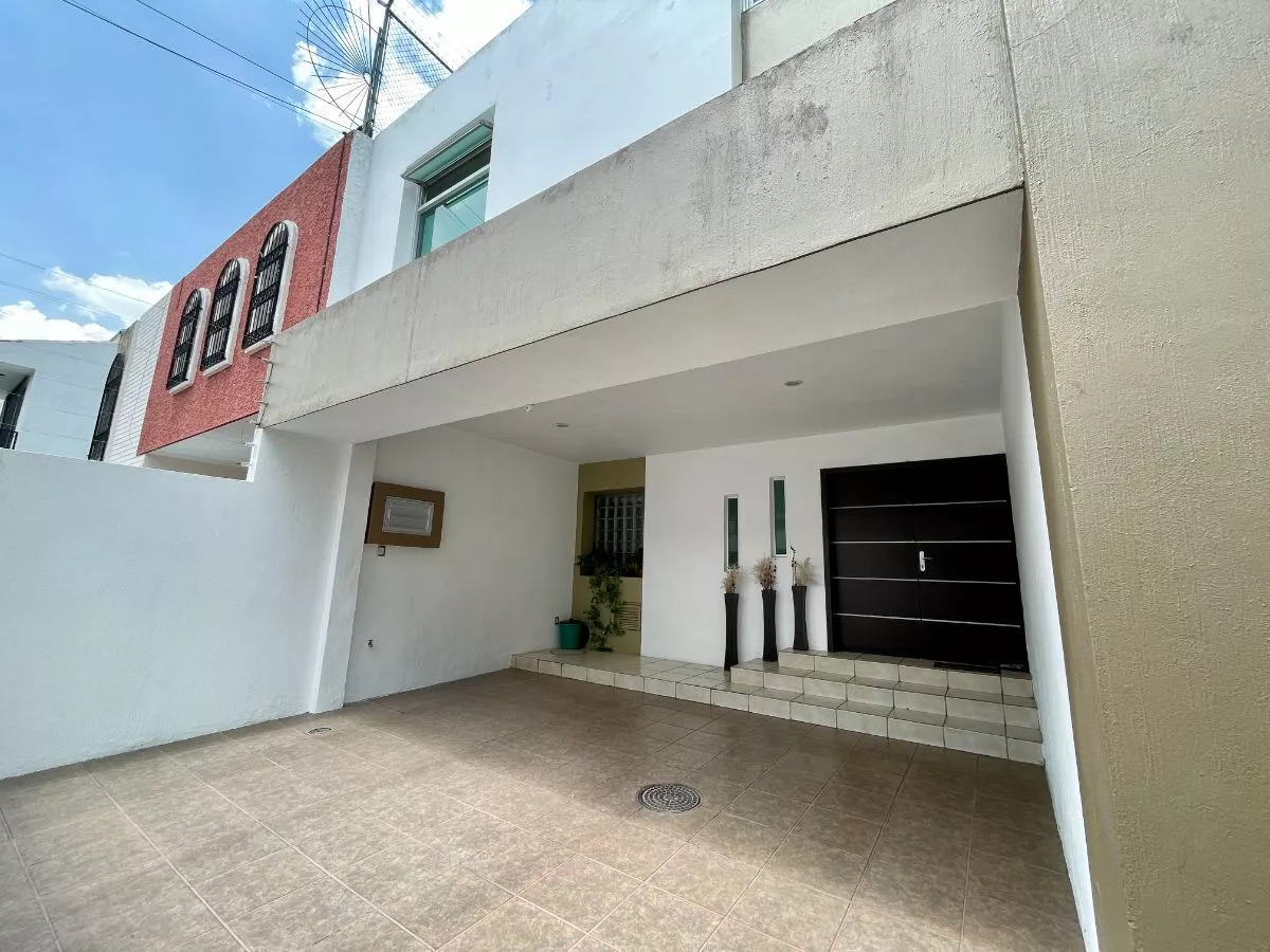 Casa Remodelada En Venta Jardines Del Sol Zapopan