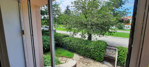 Imagen 11 de 30 de Chalet En Venta De 3 Dormitorios C/ Cochera En Villa Giardino