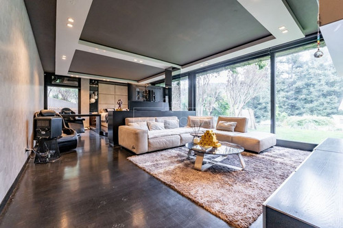 Casa En Arriendo De 6 Dorm. En Lo Barnechea