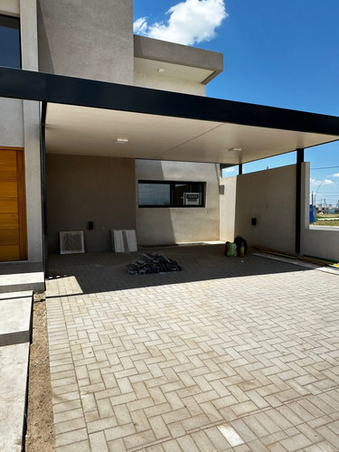 Espectacular Casa En Rincones De Manantiales