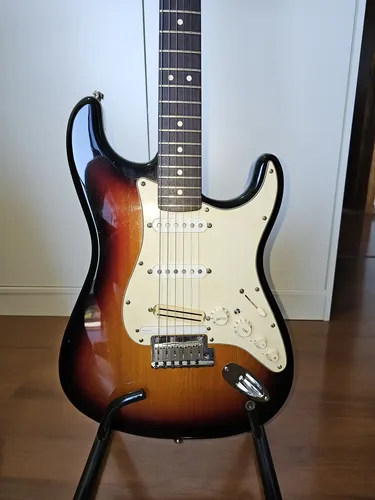 Guitarra Fender Stratocaster Americana Vg Roland Sunburst