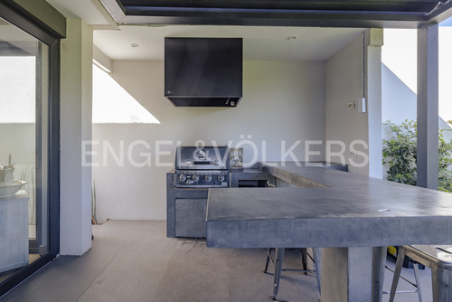 Mediterránea En Condominio Con Seguridad