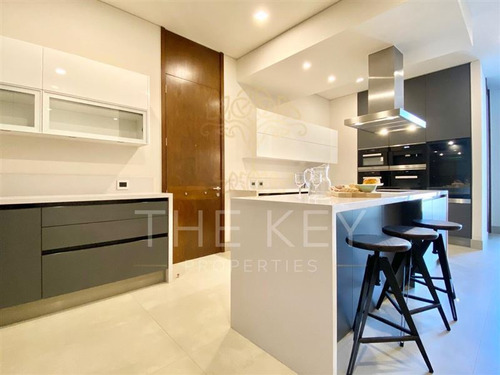 Casa De 4d Con Jardin, Piscina, Quincho Y 4 Est.las Condes