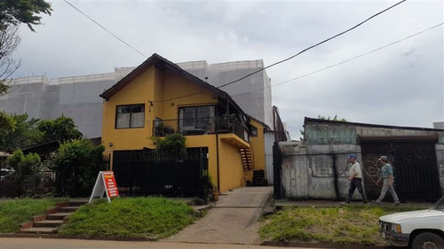 Hermosa Casa De 3 Pisos De Uso Residencial Y Comercial