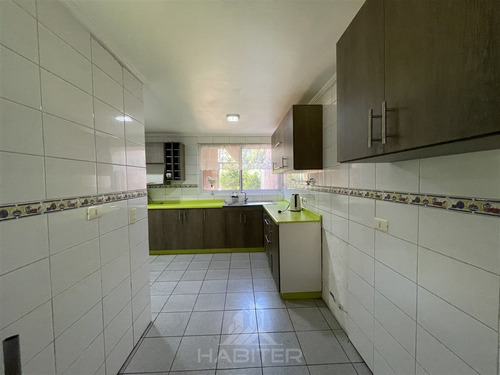 Casa Avda. Rucatremu En Arriendo De 4 Dorm. En Curicó