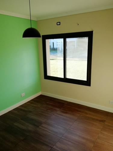Imagen 20 de 30 de Hermosa Casa En Venta 4 Amb. Barrio Cerrado Canning