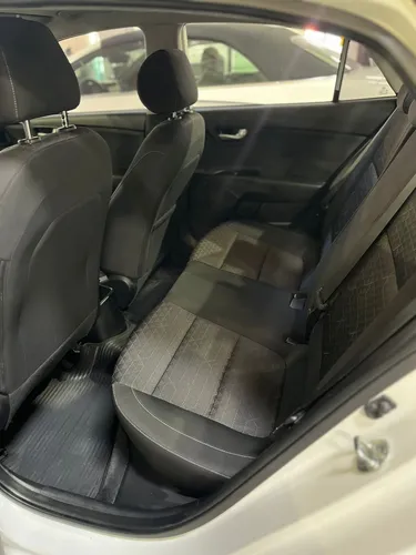 Kia Rio VIBRANT AT 4X2 1.4