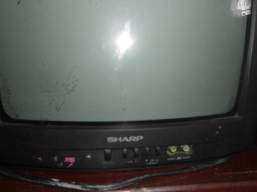 Imagen 2 de 5 de Televisor Usado Marca Sharp Prende Y Se Apaga ,