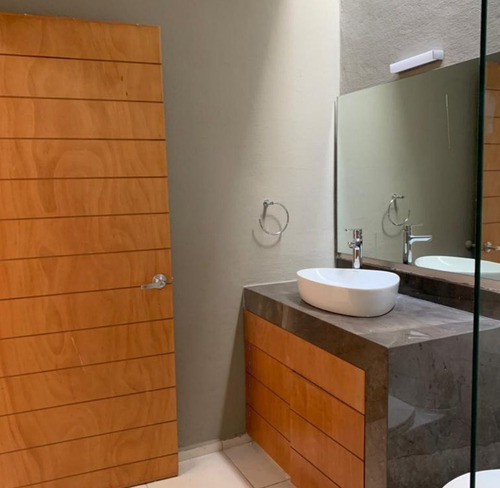 Venta De Casa En Centro Sur, Claustros Del Sur, 4 Recamaras, 4.5 Baños, Jardín