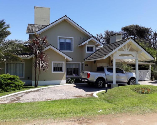 Venta - Casa De 5 Ambientes A Pasos Del Mar En Pinamar