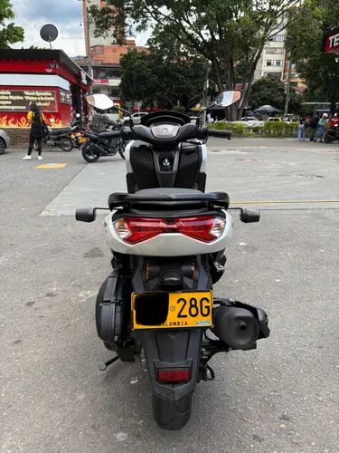 Yamaha N-max Connected