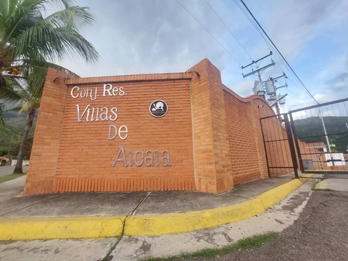 Jose R Armas, Vende Casa En Res. Villas De Alcalá, Sector La Cumaca, San Diego.