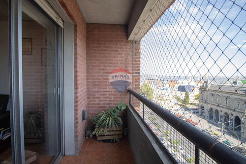 Venta Apartamento 2 Dormitorios Balcón Centro