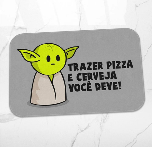 Imagem 1 de 3 de Tapete Decorativo 60x40cm Yoda Trazer Pizza E Cerveja