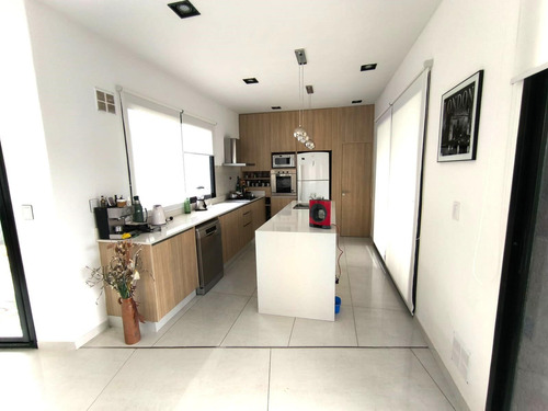 Venta Casa En San Sebastian Area 2 Golf - 5 Ambientes