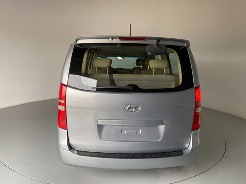 Imagen 6 de 12 de Hyundai H-1 Mini Bus 2.5 2016