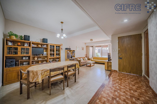 Casa De 5 Ambientes Con Garaje Para Dos Autos Jardín Y Pileta Lote Propio 8.66x26