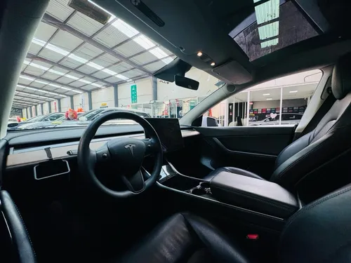 Tesla Model Y Manejo Autonomo 2020