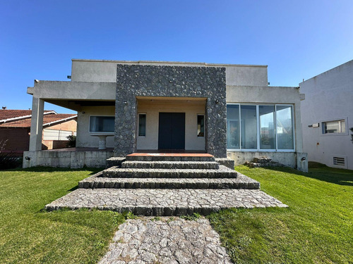Casa En Venta - 5 Dormitorios 4 Baños - 620mts2 - Pinamar