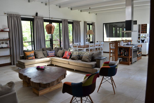 Imagen 4 de 8 de Impecable Y Muy Confortable Casa, Excelente Zona Cerca De Todo