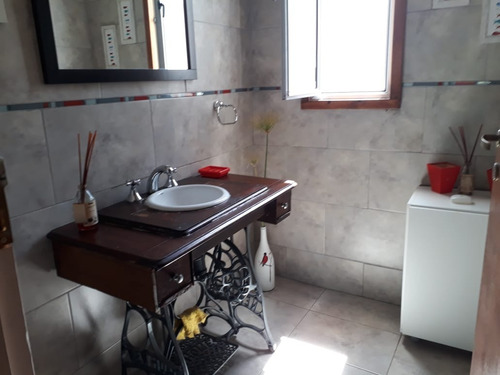 Imagen 8 de 14 de Cabaña El Bubu Ubicada En Rio Capitan Al 1000 A Metros Del Prana De Las Palmas Con Playita Privada Predio Parquizado Unico No Se Comparte 300mts2 Para 6 U 8 Personas Cuenta Con 2 Dormitorios Con Aire